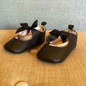 NWT Lucky Brand Crib Shoes Baby Shoes - Size 4 (9-12 months)
